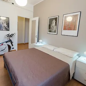 Roomy Milán