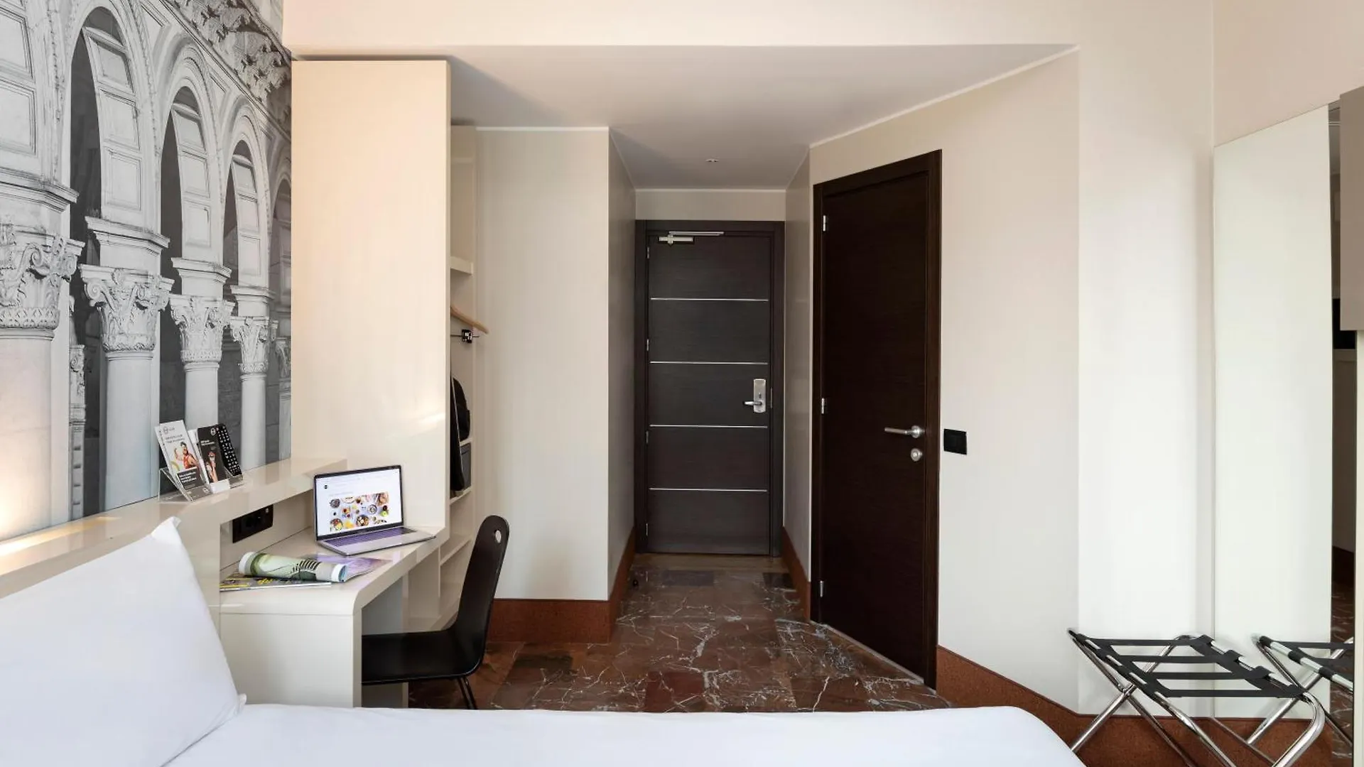 B&B Hotel Milano Sant'Ambrogio 3*, Милан Италия